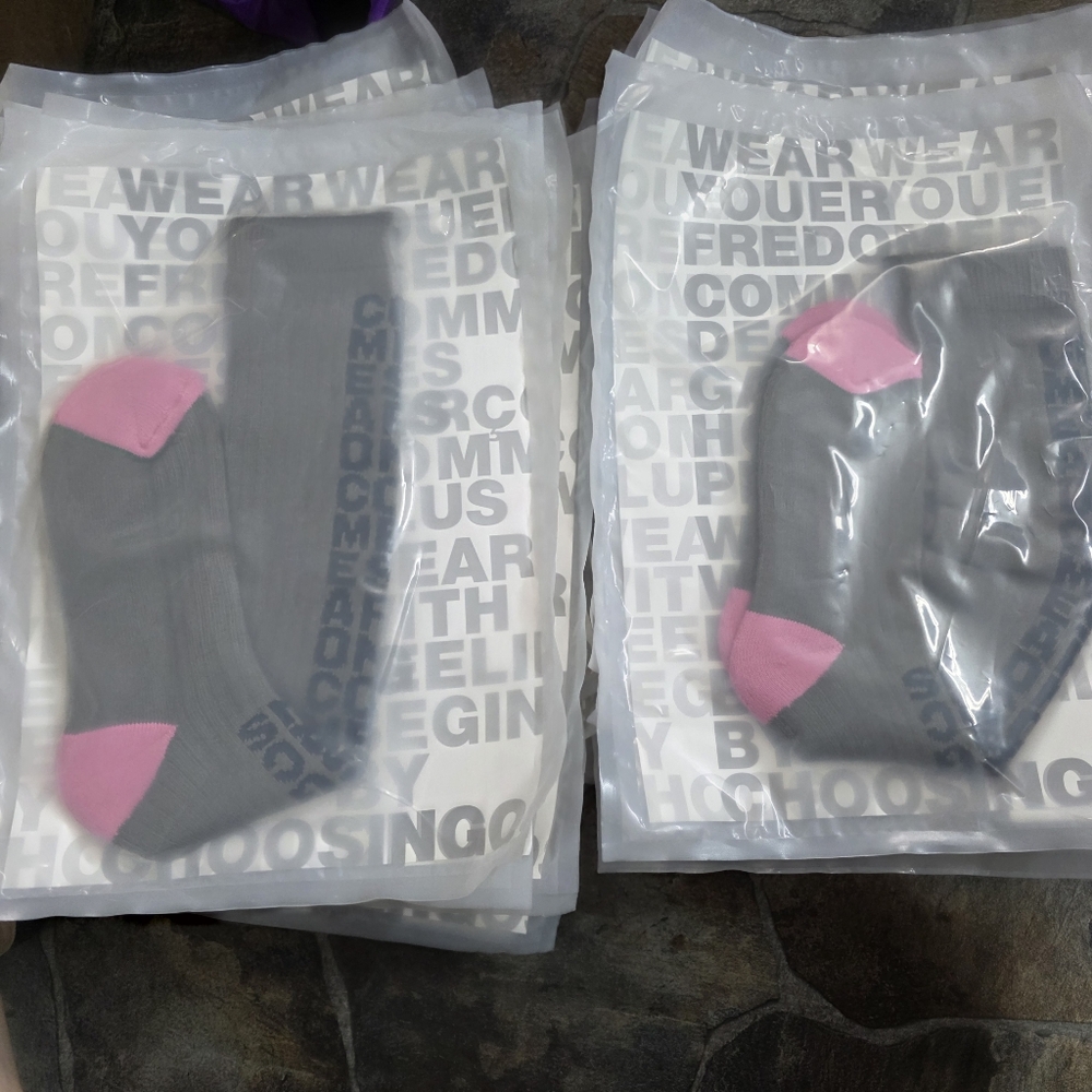 NWT Comme des Garcons Khaki Pink logo socks Sz M - Picture 4 of 6